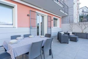 A seating area at La Roseta