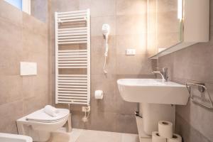 A bathroom at La Roseta