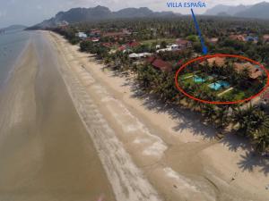an aerial view of the shoreline of a beach at Villa Espana in Sam Roi Yot