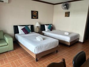 Postel nebo postele na pokoji v ubytování Taj Palace Hotel Patong Beach