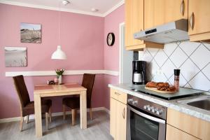 Kuchyň nebo kuchyňský kout v ubytování Ferienwohnung Dünennest