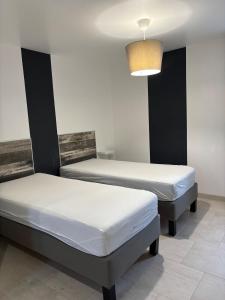 Katil atau katil-katil dalam bilik di Appartement avec cour 1