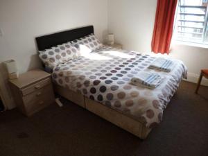 Ένα ή περισσότερα κρεβάτια σε δωμάτιο στο Eglantine Townhouse