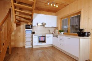 Kuchyň nebo kuchyňský kout v ubytování Maries Ferienhaus MAY-100