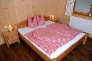 Łóżko lub łóżka w pokoju w obiekcie Maries Ferienhaus MAY-100