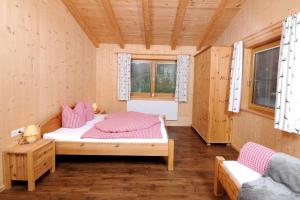 Łóżko lub łóżka w pokoju w obiekcie Maries Ferienhaus MAY-100