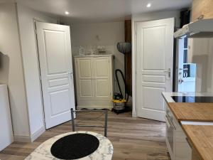 Dapur atau dapur kecil di Studio avec cour