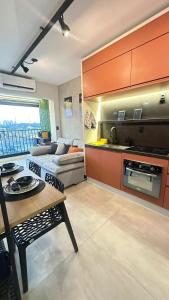 Kuchyň nebo kuchyňský kout v ubytování Lindo Studio na Frente do Shopping Eldorado Completo!