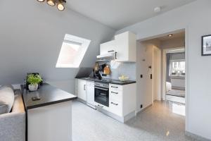Kuchyň nebo kuchyňský kout v ubytování Appartement Nele Kieler Straße 16a APPARTO Grömitz