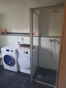 Ένα μπάνιο στο Ferienwohnung im Zentrum Treuchtlingens