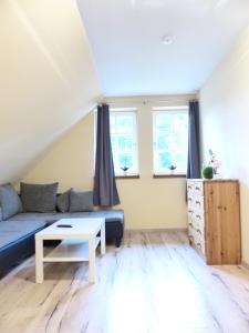a living room with a couch and a table at Ferienwohnung Sonne in Walsrode