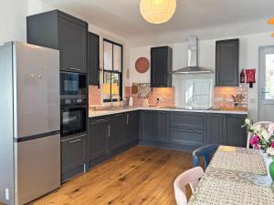 Kuchyň nebo kuchyňský kout v ubytování Apartment 481 - Clifden