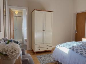 Postel nebo postele na pokoji v ubytování Cottage 474 - Kylemore