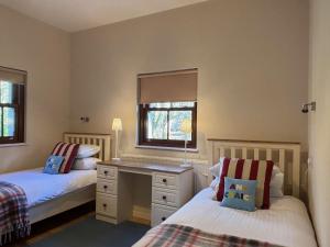 Postel nebo postele na pokoji v ubytování Cottage 474 - Kylemore