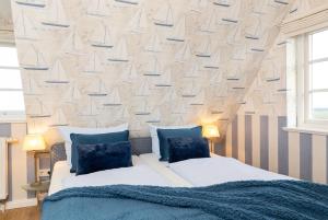 Ein Bett oder Betten in einem Zimmer der Unterkunft Ferienwohnung Lachmöwe
