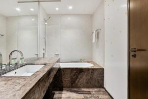 Koupelna v ubytování High End Luxury Stay with Full Palm Jumeirah View