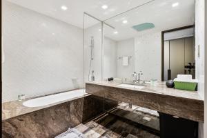 Koupelna v ubytování High End Luxury Stay with Full Palm Jumeirah View