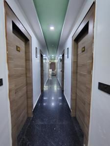 马图拉Premium Hotel Aarav Grand - Mathura Central - 5 Min distance from Railway Station的相册照片