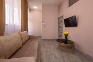 Sjónvarps- og/eða afþreyingartæki á Horizon Hotel Yerevan