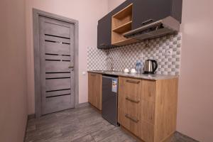 Eldhús eða eldhúskrókur á Horizon Hotel Yerevan