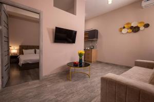 Sjónvarps- og/eða afþreyingartæki á Horizon Hotel Yerevan