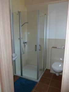 Ένα μπάνιο στο Ferienhaus Nr 17A3, Feriendorf Hagbügerl, Bayr Wald