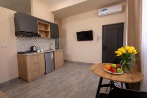 Eldhús eða eldhúskrókur á Horizon Hotel Yerevan