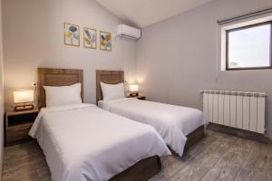 Rúm í herbergi á Horizon Hotel Yerevan