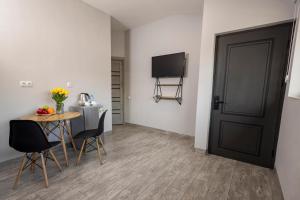 Sjónvarps- og/eða afþreyingartæki á Horizon Hotel Yerevan