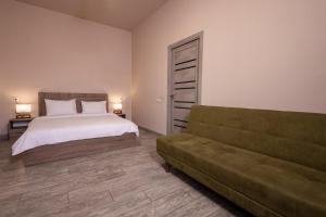 Rúm í herbergi á Horizon Hotel Yerevan