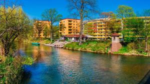 a river in a city with buildings in the background at SchaeBu! 11 Zwischen Uni & Zentrum in Cottbus
