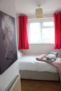 Voodi või voodid majutusasutuse Private & Comfortable 2 Bedroom Home away from Home toas