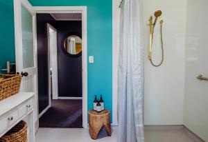 Bagno di TWO FOUR CRON Franz Josef