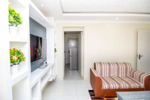 Μια τηλεόραση ή/και κέντρο ψυχαγωγίας στο Blink comfort suite- Rhino