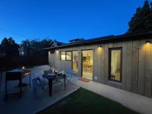 a small house with a patio at night at Los Coirones 1 - Cabaña con jardin in Dina Huapi