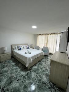 Postel nebo postele na pokoji v ubytování Apartamentos Top Hansa Alfrente de la playa