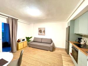 Kuchnia lub aneks kuchenny w obiekcie Portus apartment with pool