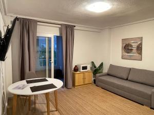 Telewizja i/lub zestaw kina domowego w obiekcie Portus apartment with pool