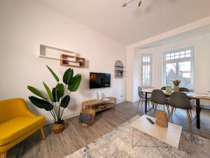 Et tv og/eller underholdning på BohnApartments Stauffenberg City - Parkplatz - 2 Badezimmer - 3 Schlafzimmer - WLAN