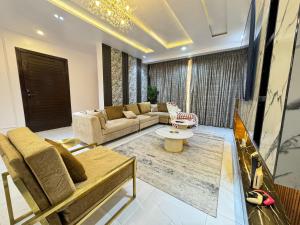 Posezení v ubytování SunnySide 2 Bedroom Apartment