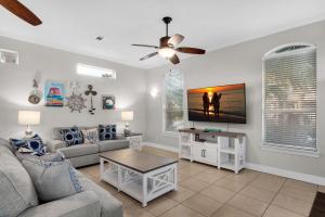 a living room with a couch and a table at Miramar Magic in Destin