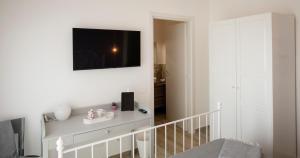 TV a/nebo společenská místnost v ubytování Da Filippo B&B