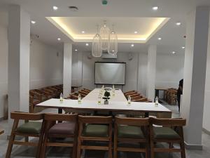 TV a/nebo společenská místnost v ubytování HOTEL SR