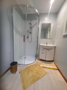 Bilik mandi di The cosy corner