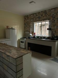 Η κουζίνα ή μικρή κουζίνα στο Hostel Oásis