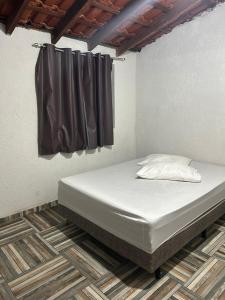 Ένα ή περισσότερα κρεβάτια σε δωμάτιο στο Hostel Oásis