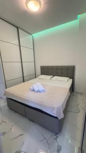 Postel nebo postele na pokoji v ubytování BLACK MOON Apartments