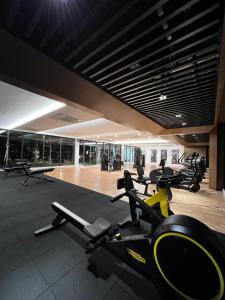 Fitness centrum a/nebo fitness zařízení v ubytování MODERN SUITE SUNSURIA Setia Alam At Shah Alam