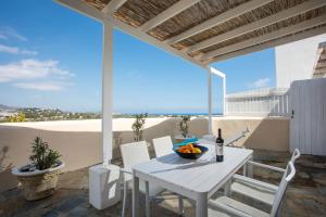 Balkón alebo terasa v ubytovaní Afandou Sea View + 17 fotografií