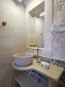 Ένα μπάνιο στο A Romantic House for Two